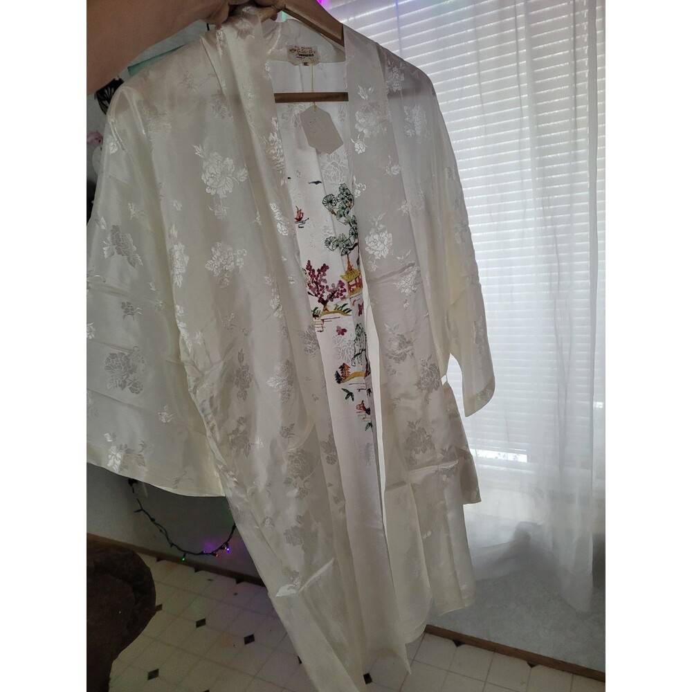 GOLDEN BEE Kimono Robe Womens XL White Embroidered Belted Floral Pockets NWT - Picture 2 of 7